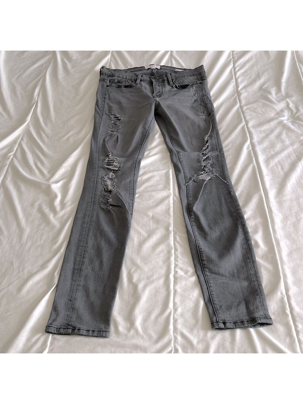 Frame Distressed Le Skinny De Jeanne Jeans in Grey Shred Size 26